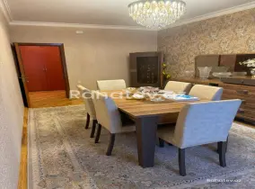 Satılır 5 otaqlı köhnə tikili 110 m², Əhmədli m.