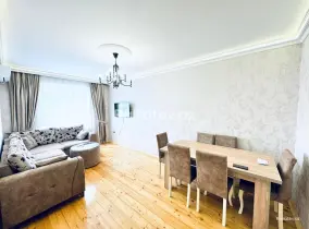 Satılır 2 otaqlı köhnə tikili 65 m², Əhmədli m.