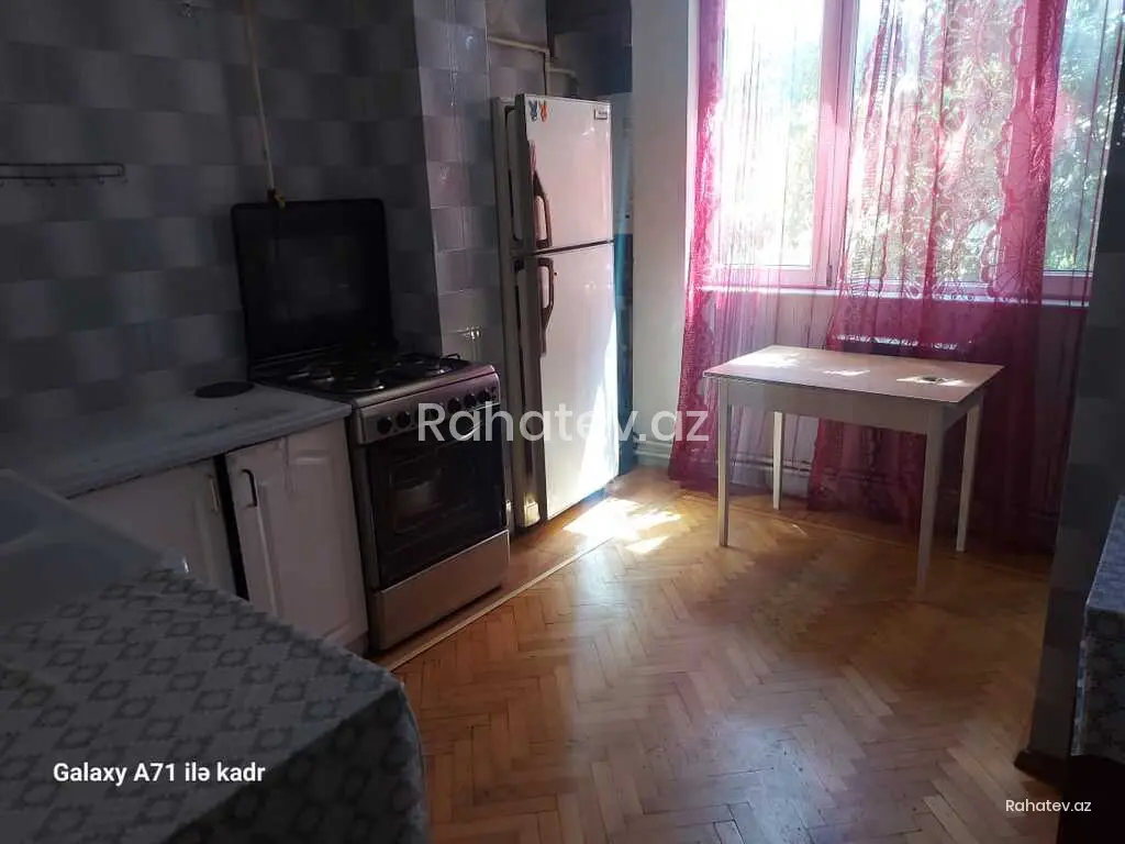 Satılır 3 otaqlı köhnə tikili 72 m², Həzi Aslanov q.