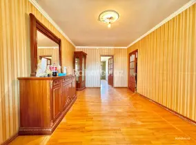 Satılır 2 otaqlı köhnə tikili 60 m², Qara Qarayev m.