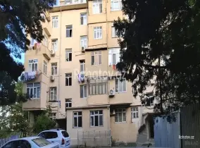 Satılır 2 otaqlı köhnə tikili 57 m², Memar Əcəmi m.