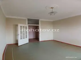 Satılır 5 otaqlı köhnə tikili 110 m², Qaraçuxur q.